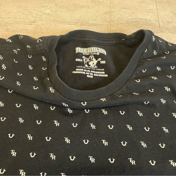 True Religion Shirt Mens Medium Black All Over Print Horseshoe TR Logo - Picture 4 of 6